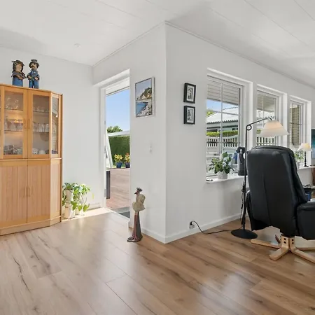 Eia - 1-5km From The Sea By Interhome