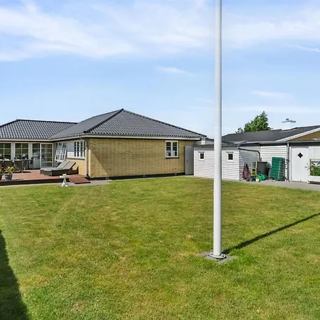 Eia - 1-5km From The Sea By Interhome