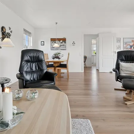 Eia - 1-5km From The Sea By Interhome
