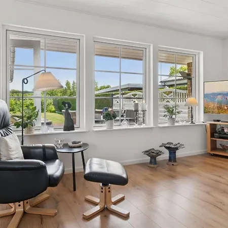Eia - 1-5km From The Sea By Interhome *